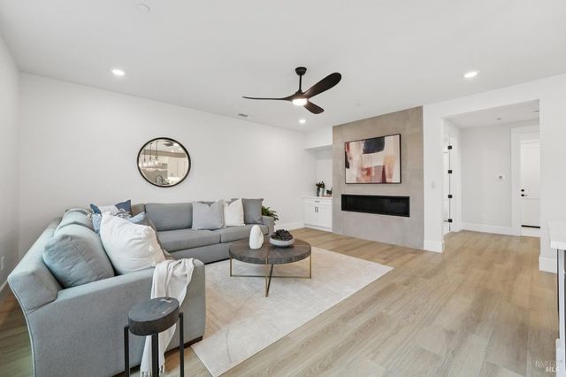 5663 Crystal Dr, Santa Rosa, CA 95404