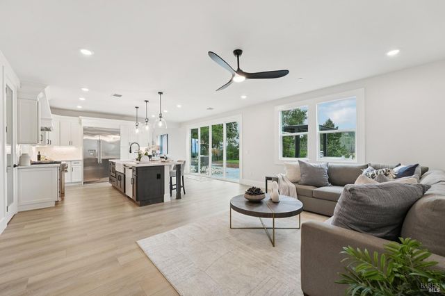 5663 Crystal Dr, Santa Rosa, CA 95404