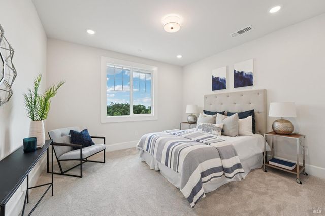 5663 Crystal Dr, Santa Rosa, CA 95404