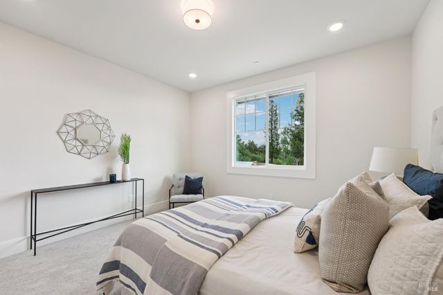 5663 Crystal Dr, Santa Rosa, CA 95404