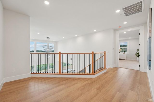 5663 Crystal Dr, Santa Rosa, CA 95404