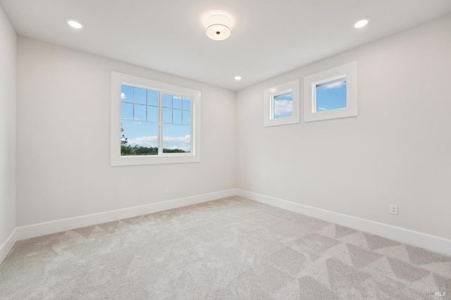 5663 Crystal Dr, Santa Rosa, CA 95404