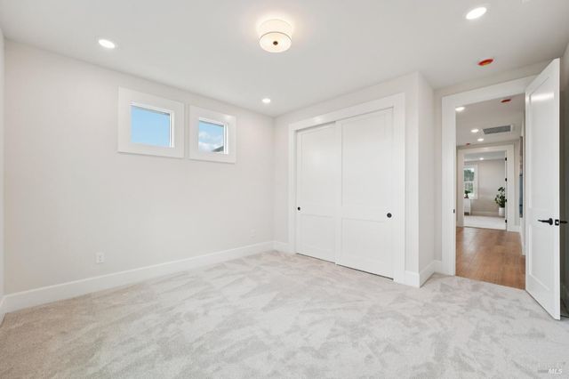 5663 Crystal Dr, Santa Rosa, CA 95404