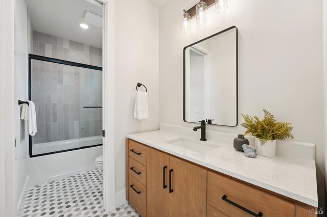 5663 Crystal Dr, Santa Rosa, CA 95404