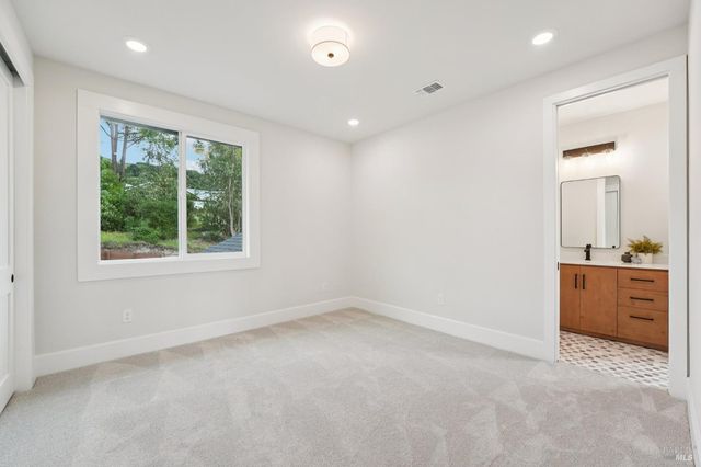 5663 Crystal Dr, Santa Rosa, CA 95404