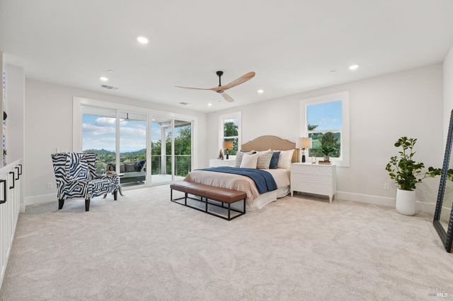 5663 Crystal Dr, Santa Rosa, CA 95404