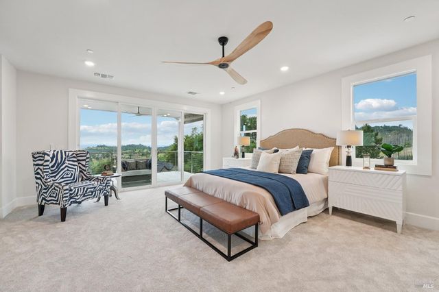 5663 Crystal Dr, Santa Rosa, CA 95404