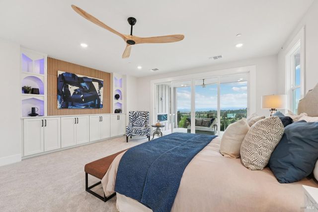 5663 Crystal Dr, Santa Rosa, CA 95404