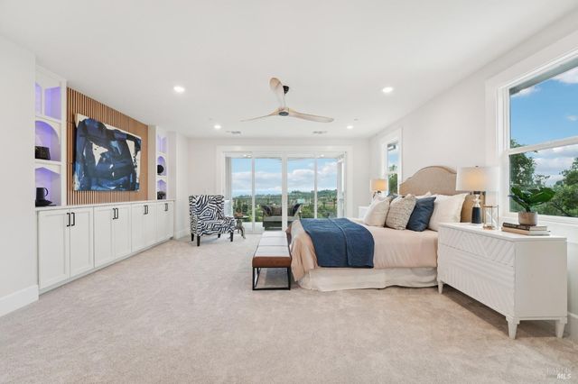 5663 Crystal Dr, Santa Rosa, CA 95404