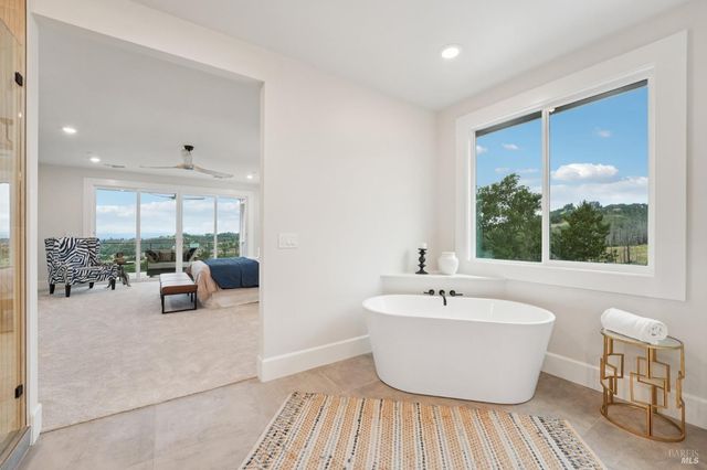 5663 Crystal Dr, Santa Rosa, CA 95404