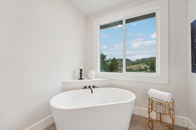 5663 Crystal Dr, Santa Rosa, CA 95404