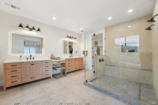 5663 Crystal Dr, Santa Rosa, CA 95404