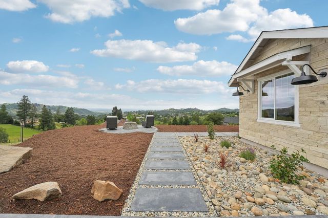 5663 Crystal Dr, Santa Rosa, CA 95404