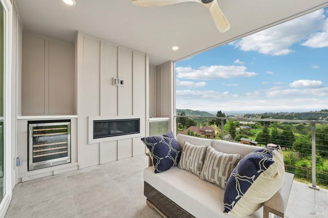 5663 Crystal Dr, Santa Rosa, CA 95404