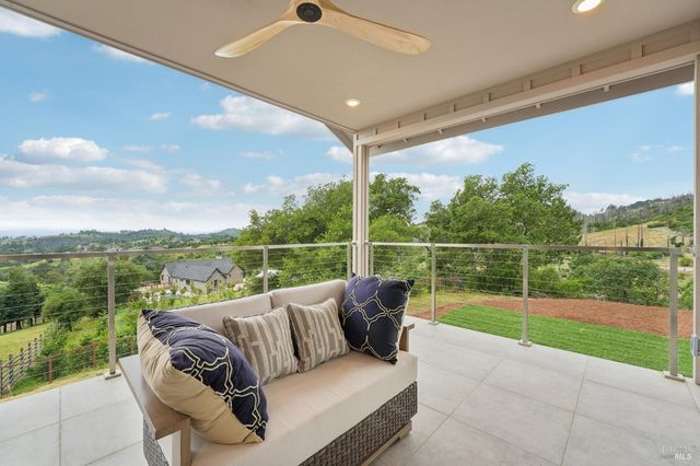 5663 Crystal Dr, Santa Rosa, CA 95404