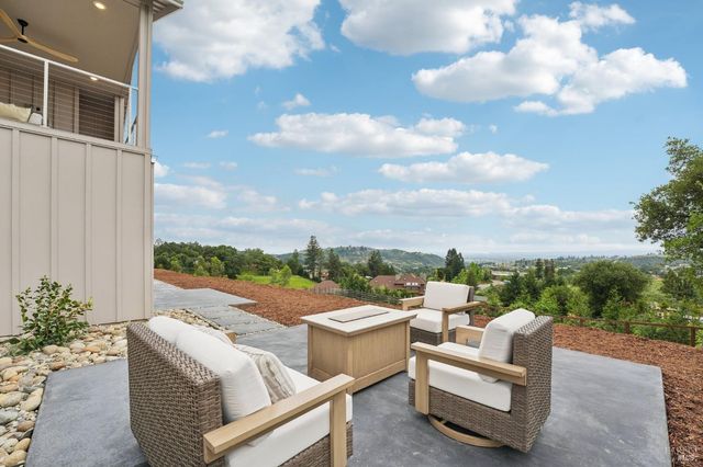 5663 Crystal Dr, Santa Rosa, CA 95404