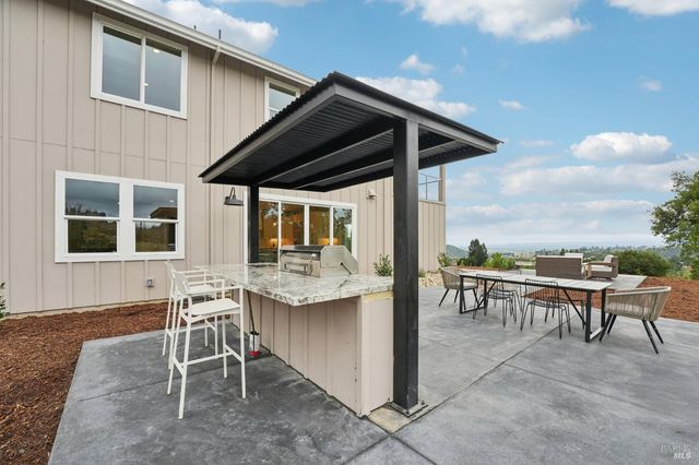 5663 Crystal Dr, Santa Rosa, CA 95404