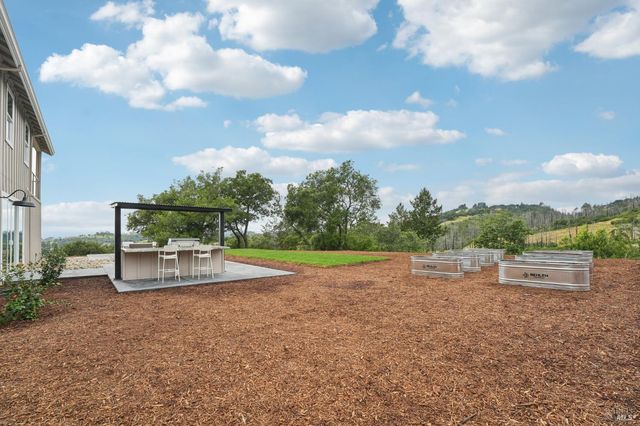 5663 Crystal Dr, Santa Rosa, CA 95404