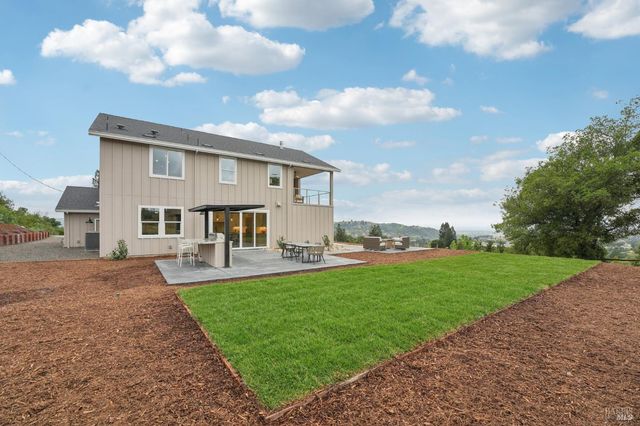 5663 Crystal Dr, Santa Rosa, CA 95404