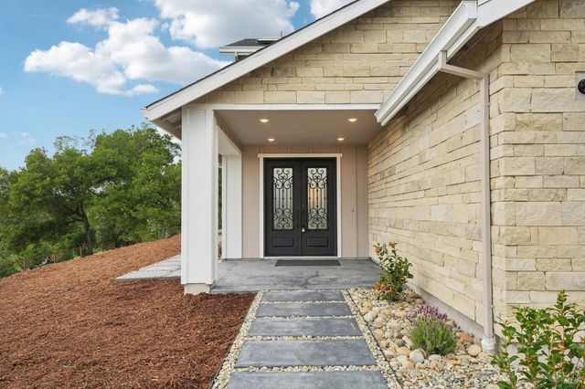 5663 Crystal Dr, Santa Rosa, CA 95404