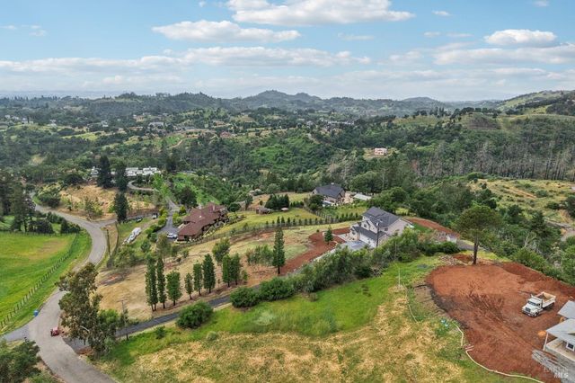 5663 Crystal Dr, Santa Rosa, CA 95404