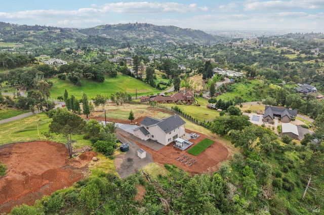 5663 Crystal Dr, Santa Rosa, CA 95404