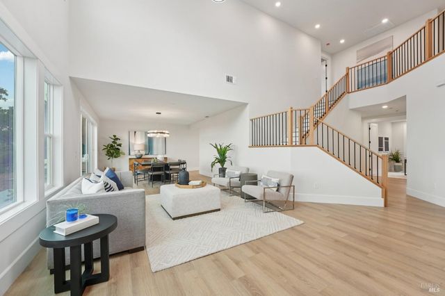 5663 Crystal Dr, Santa Rosa, CA 95404