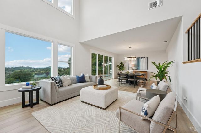 5663 Crystal Dr, Santa Rosa, CA 95404