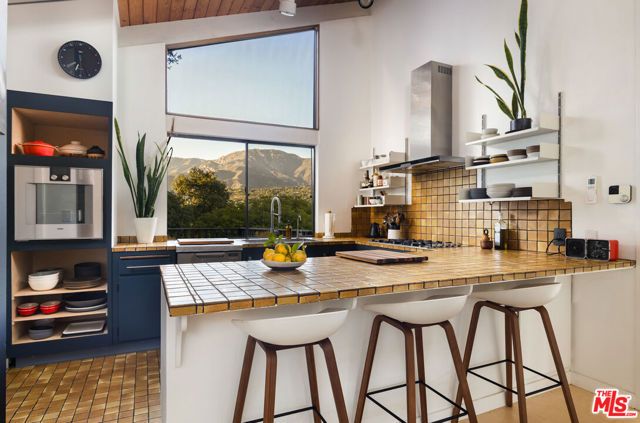 1512 Hillcrest Road, Santa Barbara, CA 93103