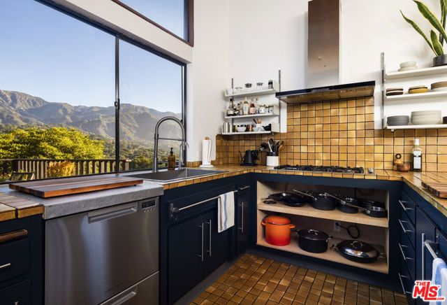 1512 Hillcrest Road, Santa Barbara, CA 93103