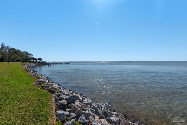 615 Bayshore Dr 304, Pensacola, FL 32507