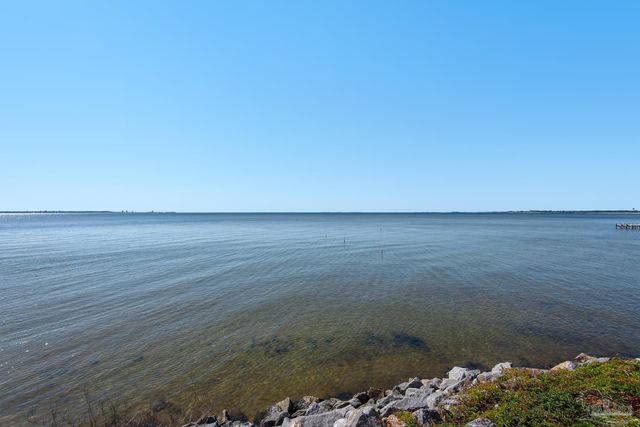 615 Bayshore Dr 304, Pensacola, FL 32507