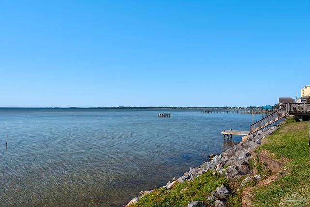615 Bayshore Dr 304, Pensacola, FL 32507