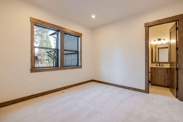 56244 Rockcress Lane 437, Bend, OR 97707