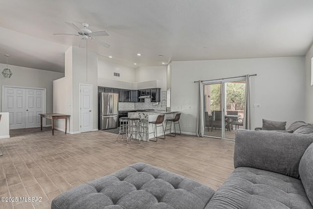 1070 W Possum Creek Lane, Oro Valley, AZ 85737