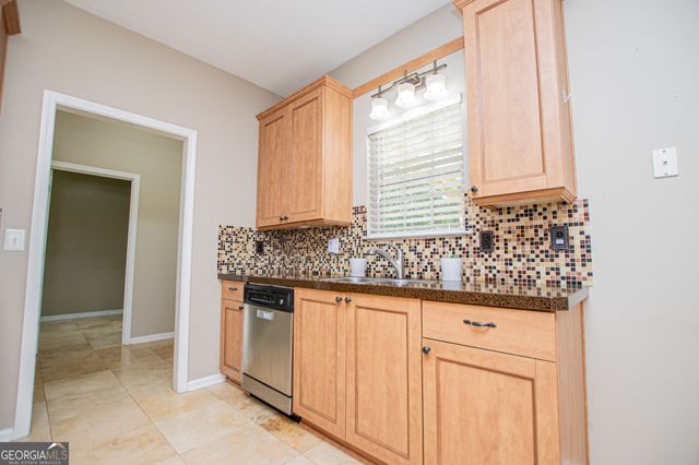 8590 Kencrest Drive, Winston, GA 30187