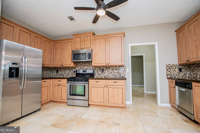 8590 Kencrest Drive, Winston, GA 30187