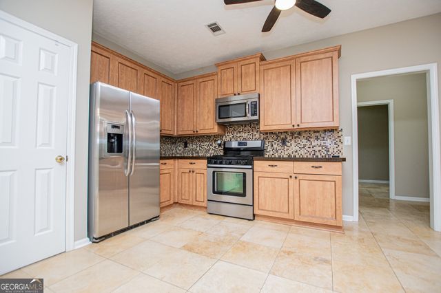 8590 Kencrest Drive, Winston, GA 30187