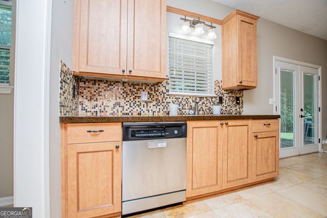 8590 Kencrest Drive, Winston, GA 30187