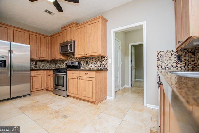 8590 Kencrest Drive, Winston, GA 30187