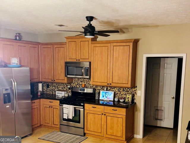 8590 Kencrest Drive, Winston, GA 30187