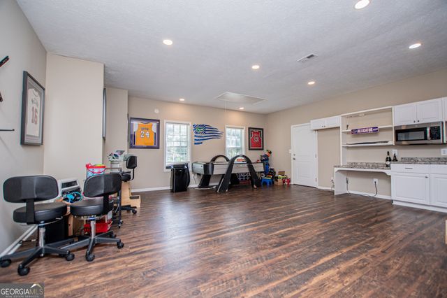 8590 Kencrest Drive, Winston, GA 30187