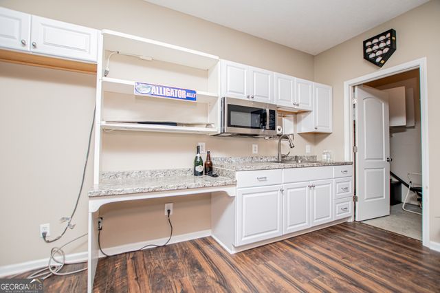 8590 Kencrest Drive, Winston, GA 30187