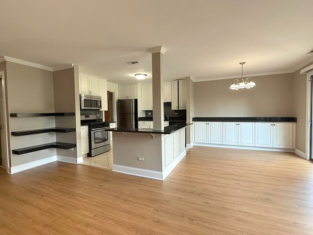 941 Yosemite Trail C7, Roselle, IL 60172