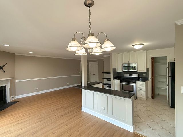 941 Yosemite Trail C7, Roselle, IL 60172