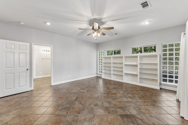 501 Cherry Hills Drive, Huntsville, TX 77340