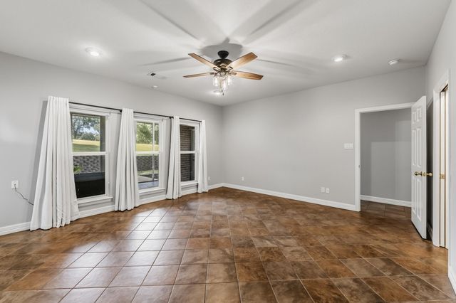 501 Cherry Hills Drive, Huntsville, TX 77340