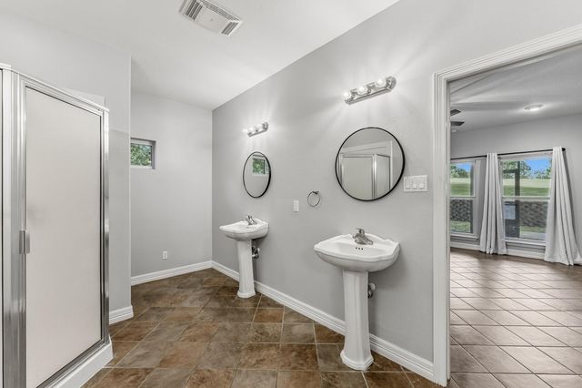 501 Cherry Hills Drive, Huntsville, TX 77340