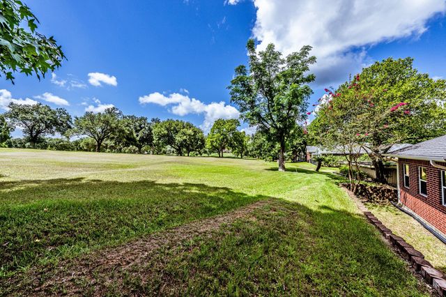 501 Cherry Hills Drive, Huntsville, TX 77340