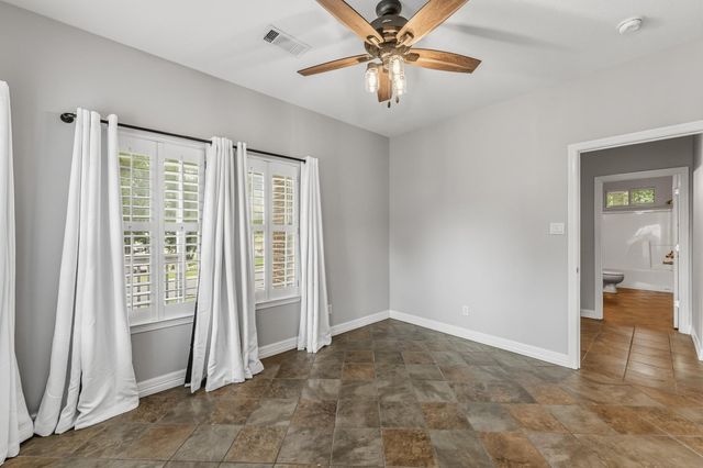 501 Cherry Hills Drive, Huntsville, TX 77340